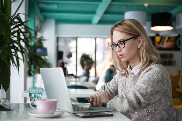 Lectura de Adultos trabajo persona empresario