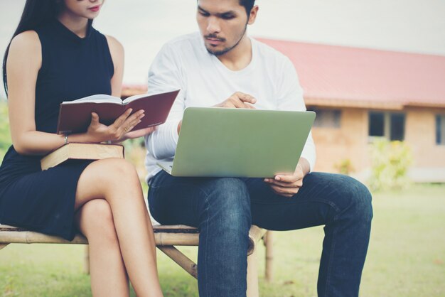 Leer aprender educación conocimiento asiático