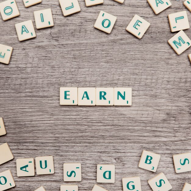 Letras formando la palabra earn