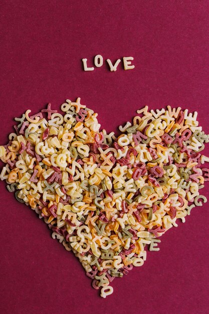 Letras de pasta en forma de corazón