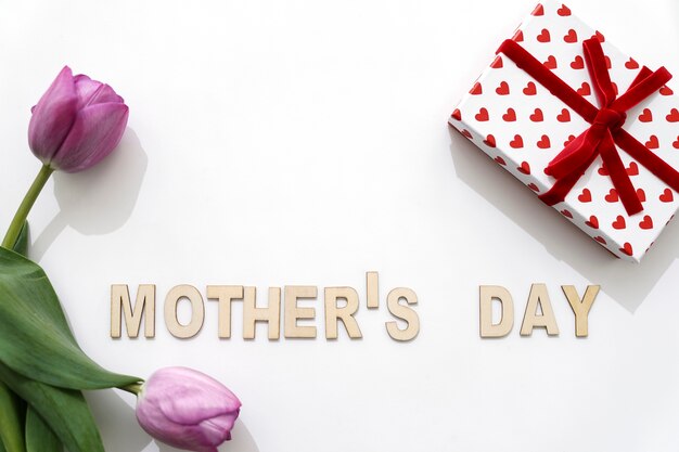 Lettering del día de la madre con dos rosas