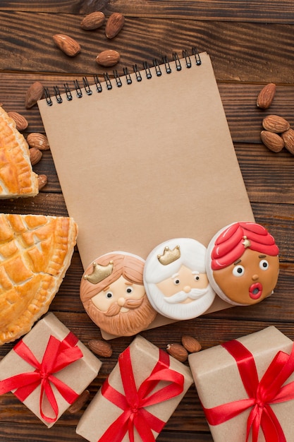 Foto gratuita libreta de galletas de postre epifanía