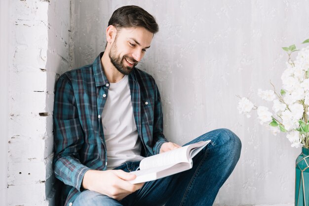 Libro de lectura alegre del hombre