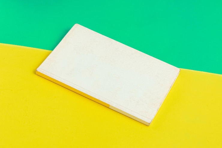 Foto gratuito libro de papel físico sobre el fondo de primer plano