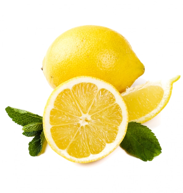 Limón sobre la mesa