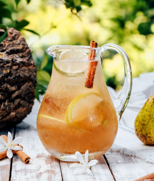 Limonada con hielo y canela