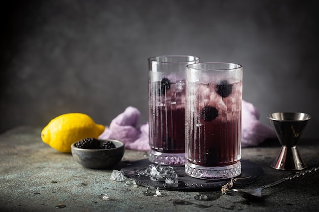 Limonada de moras con hielo