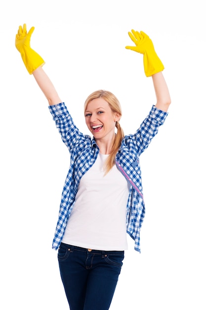 Limpiador femenino exitoso con la mano levantada