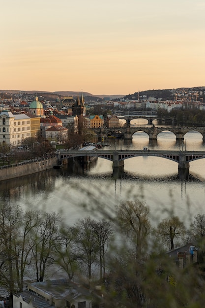 Foto gratuita limpie las calles de la ciudad de praga