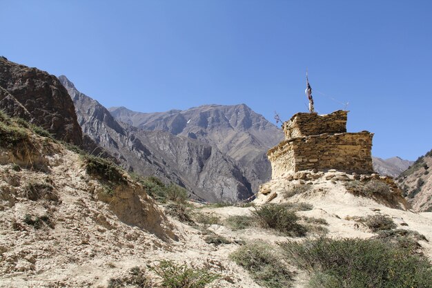 Linda cabaña en el distrito de Dolpa, Nepal