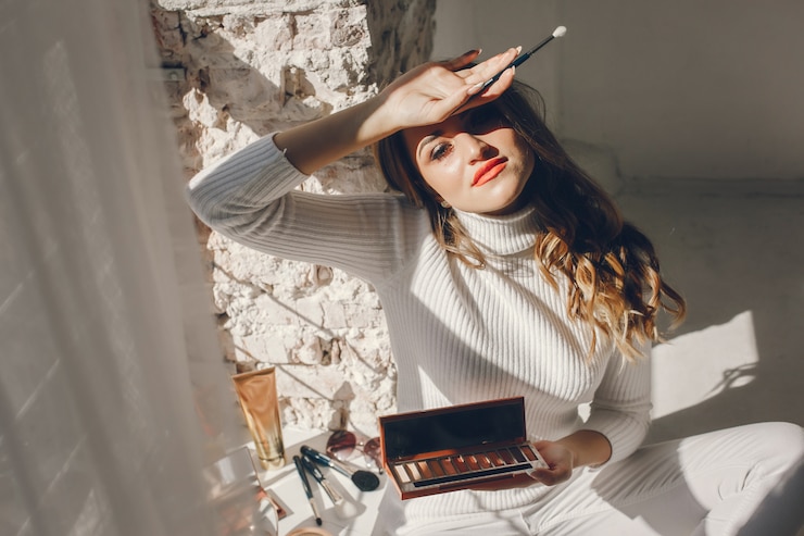 Foto gratuito linda chica con cosmetica