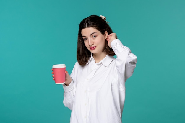 Linda chica guapa morena joven dulce con camisa blanca muy linda con vaso de papel