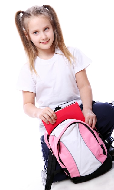 Niña Linda De 8 Años De Edad, Con Mochila, Caminando A La Escuela Fotos,  retratos, imágenes y fotografía de archivo libres de derecho. Image 60420058