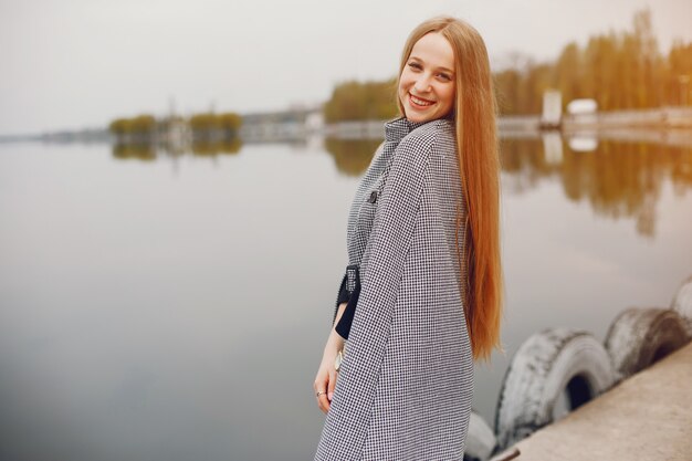 linda chica en otoño