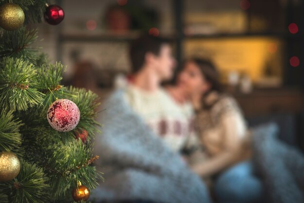 Linda pareja de navidad escalofriante