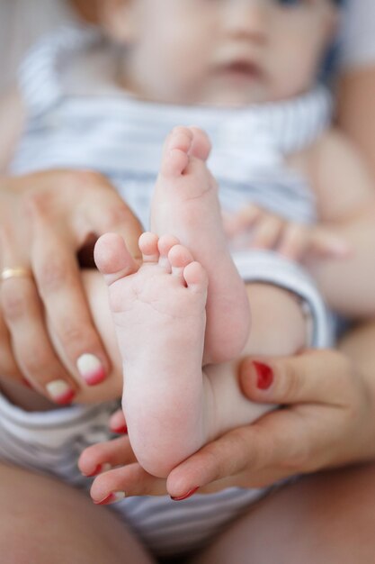 lindo niño pequeño interior