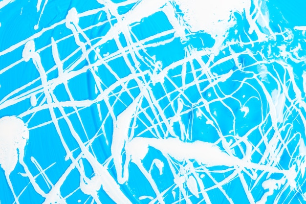 Líneas abstractas blancas sobre fondo azul