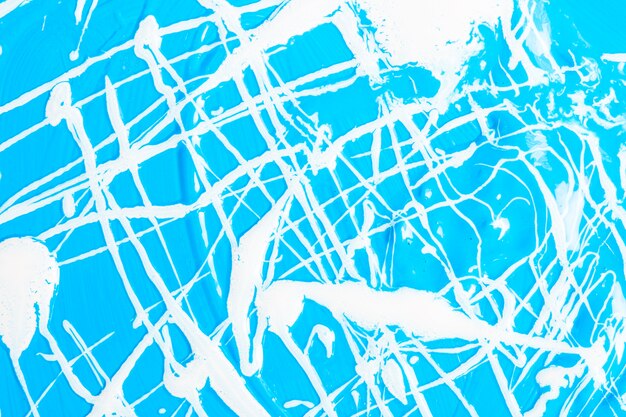 Líneas abstractas blancas sobre fondo azul