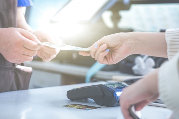 Liquidación de tarjeta de crédito POS en lugar de compras en efectivo