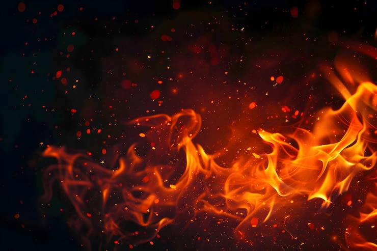 Foto gratuito llama de fuego con brillo en fondo negro