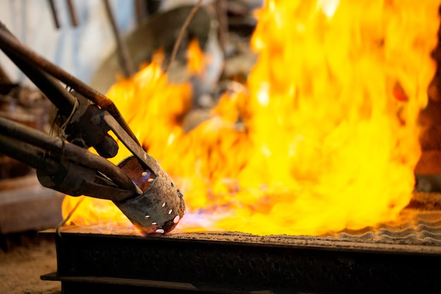 Foto gratuita llama sobre horno