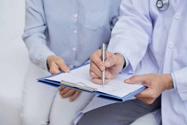 Llenando el formulario médico