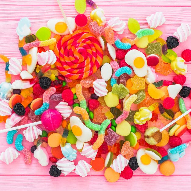 Lollipops en montón de dulces