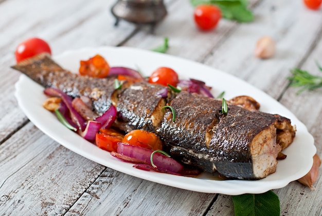 Lubina asada con verduras