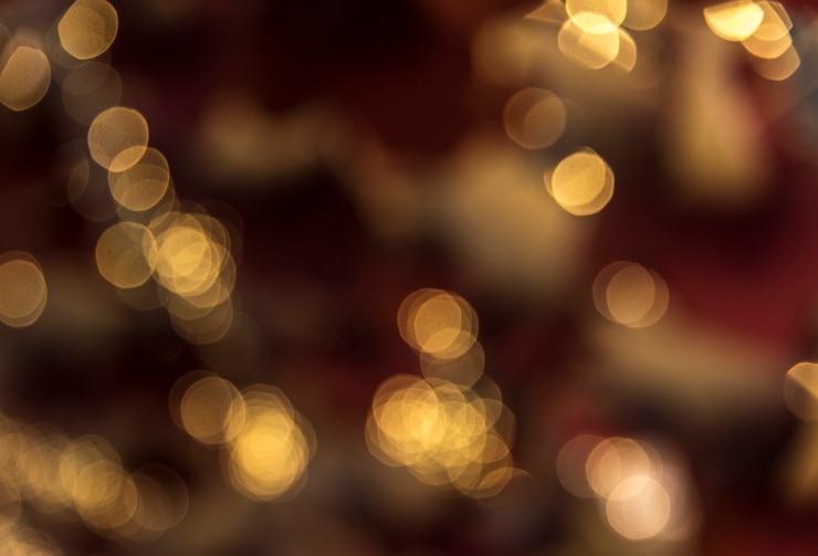 Foto gratuito luces borrosas al estilo bokeh por la noche