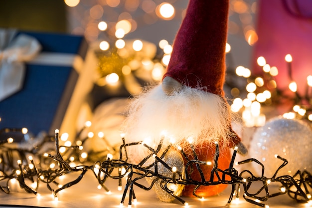 Foto gratuita luces de cadena de navidad