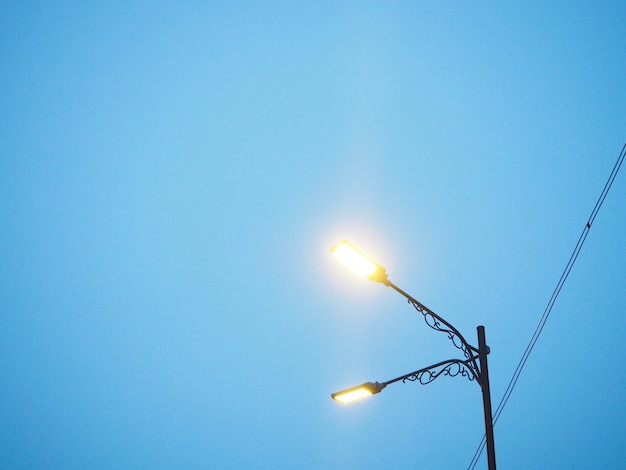 Luces de la calle en la noche