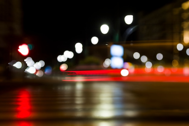 Luces de ciudad borrosas