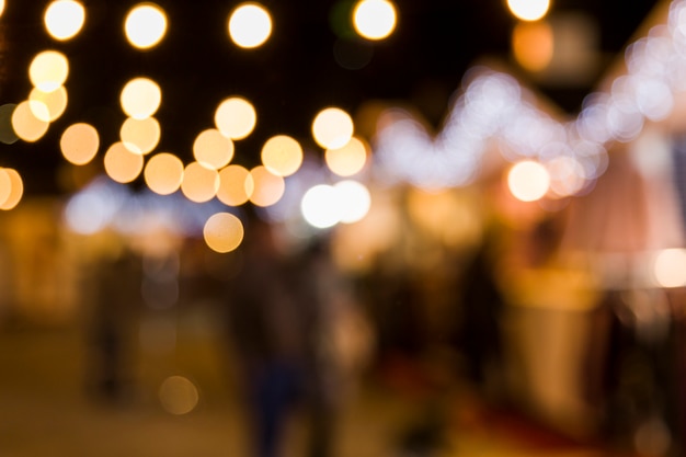 Luces de ciudad borrosas