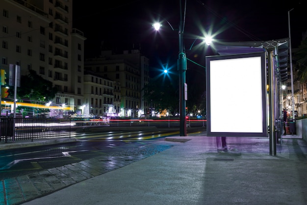 Foto gratuita luces de ciudad de noche