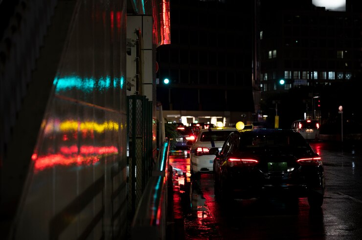 Foto gratuito las luces misteriosas urbanas de la estética cinematográfica