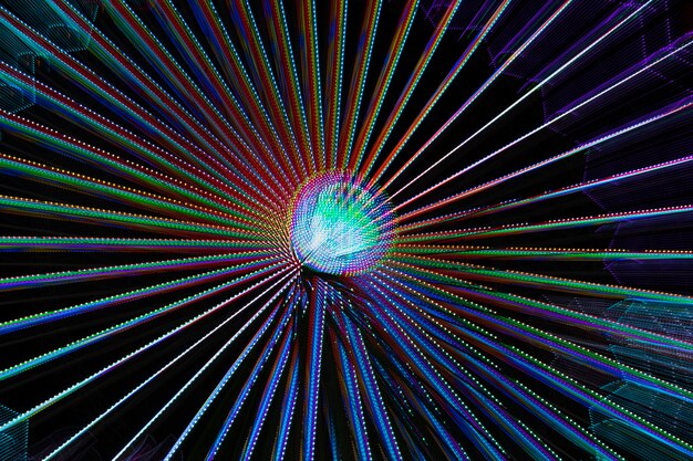 Luces de neón de una rueda maravillosa y una bombilla