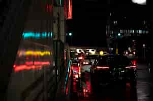Foto gratuita luces urbanas misteriosas de la estética cinematográfica