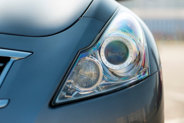 Foto gratuita luces de vista frontal de un auto nuevo