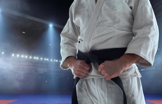 Luchadores de karate en campeonato de lucha de tatami