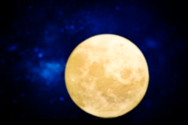 Foto gratuita luna llena en la noche oscura
