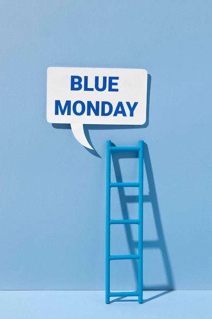 Foto gratuita lunes azul con burbuja de chat y escalera