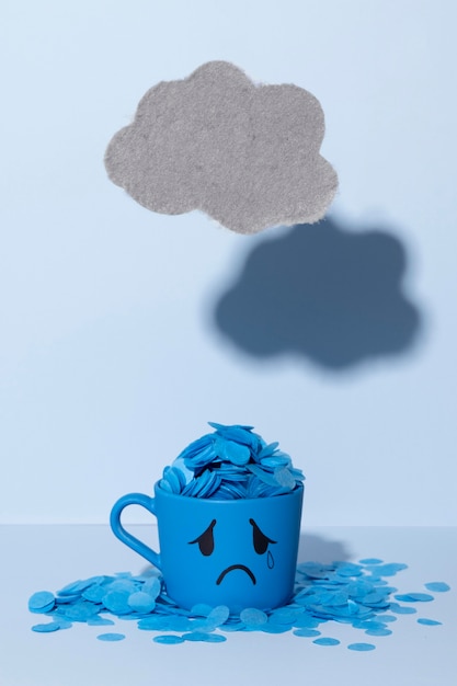 Foto gratuita lunes azul con taza llorosa y nube