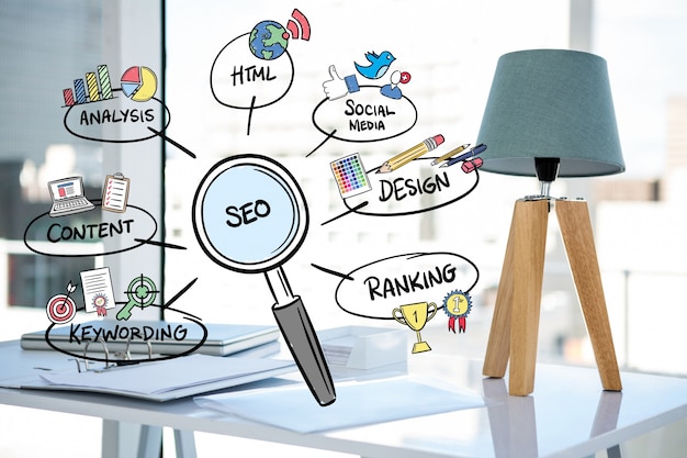 Lupa con conceptos de seo