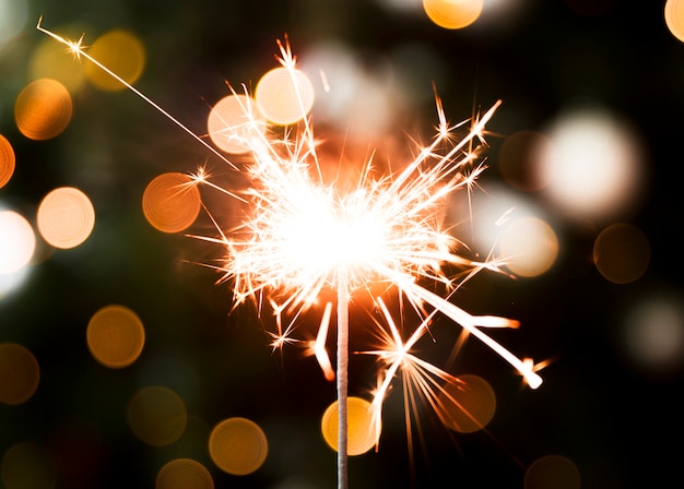 Luz dorada de bengala de navidad