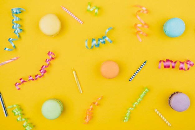 Macarrones con confeti y velas