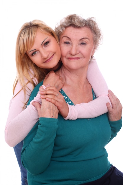 Foto gratuita madre e hija posando en blanco