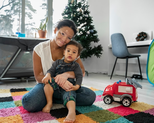 Madre e hijo divirtiéndose