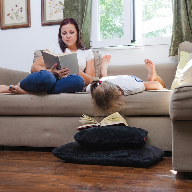 Madre, hija, lectura, libros