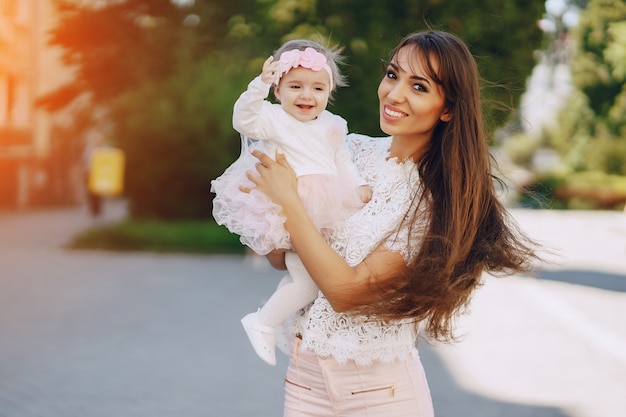 Foto gratuita madre con hija