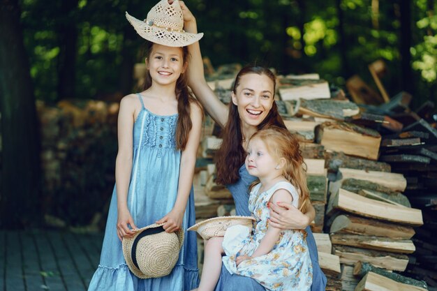 Madre con hijas